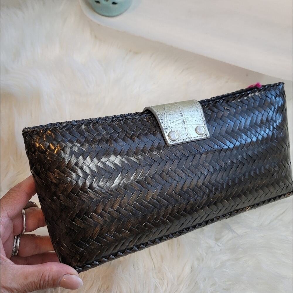 ARANAZ Handmade Filipino Woven Clutch w Metallic Embossed Magnetic Closure - Picture 5 of 16